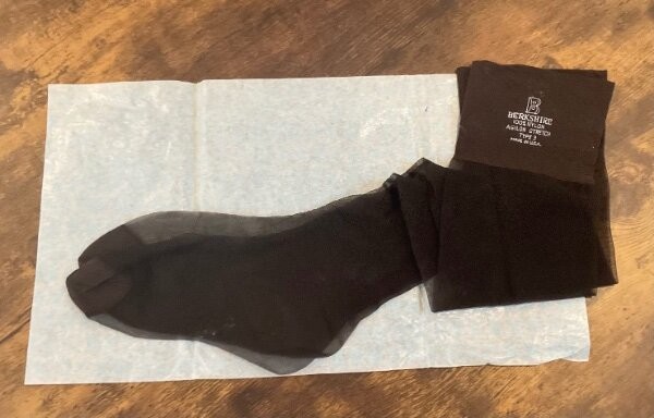 Vtg Berkshire AGILON STRETCH Nylon Stockings Sz 8.5 Lngth 30 Coffee Colored