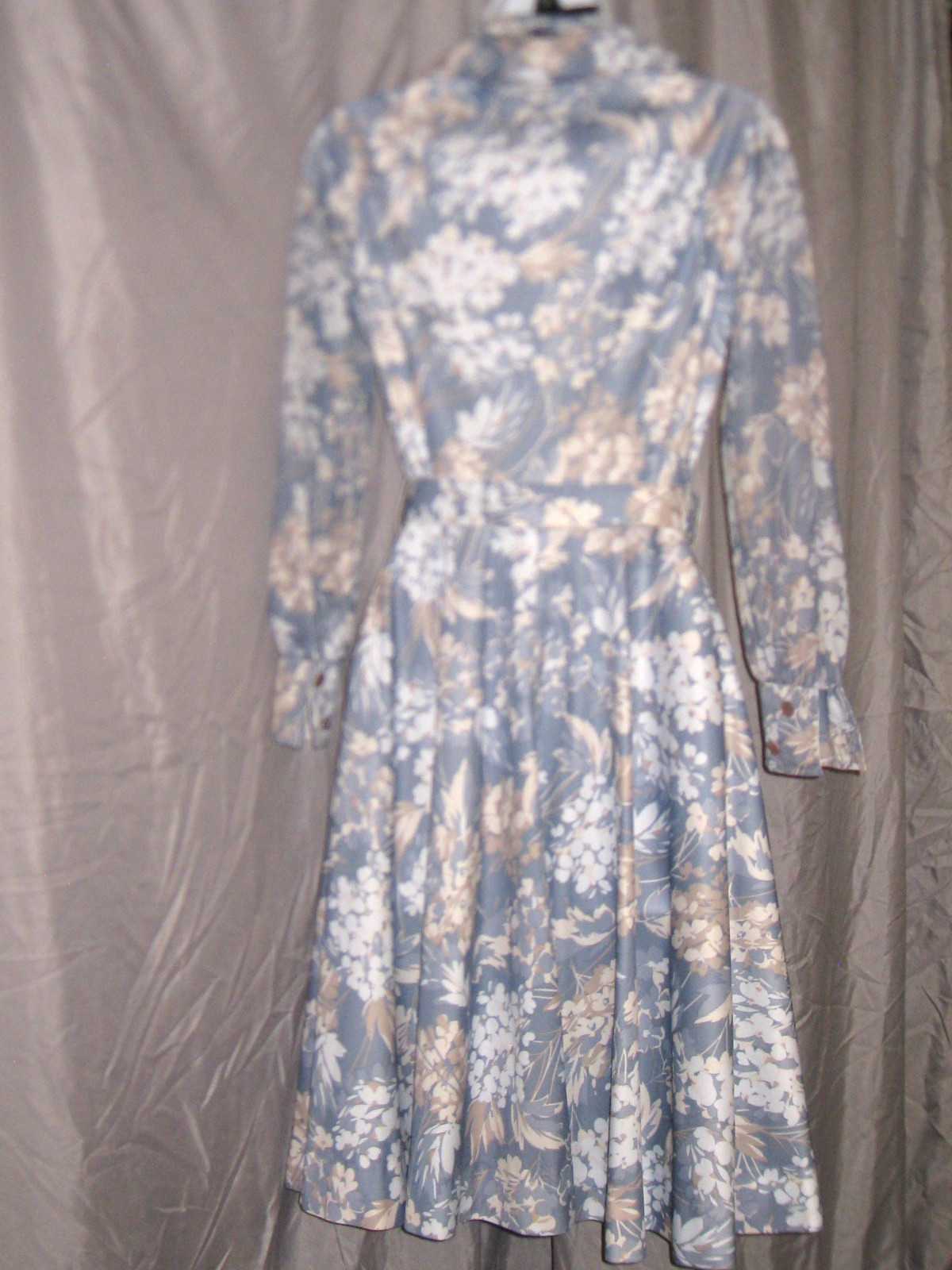 Vtg 60s-70s Ladies’ Sz M Moth Grey Floral Print Dress by Paul of California