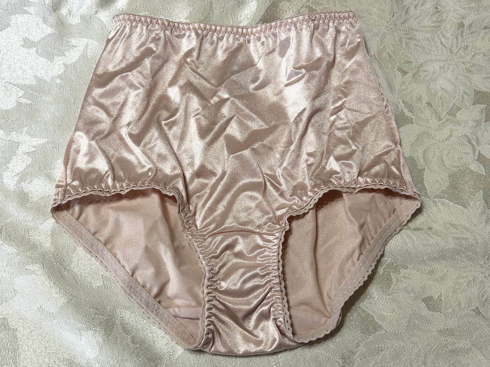 NWOT Vtg VANITY FAIR 40301 Second Skin Satin S Pink Brief Panties #328