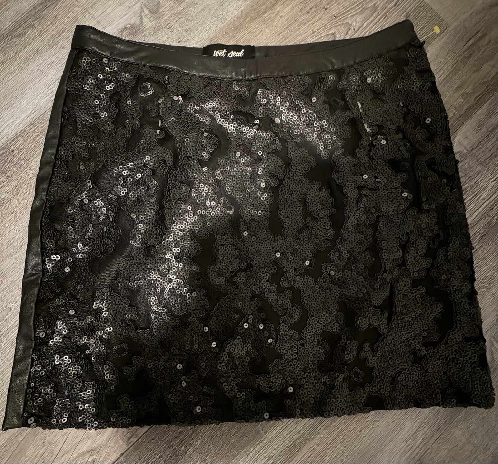 Vintage Y2k Wet Seal Women’s Skirt Mini Medium Sequin Faux Leather Pencil