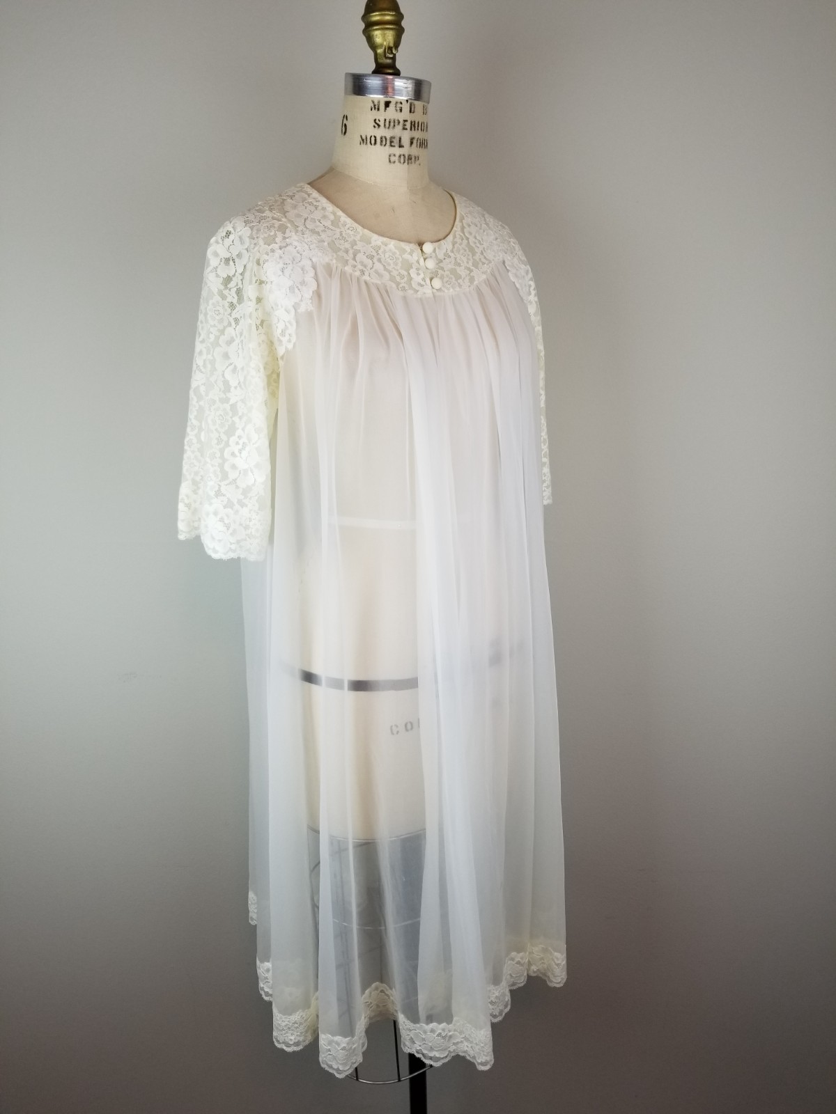 Vintage 1950’s Pale Cream Lace Trimmed Sheer Peignoir by Shadowline ~ Ladies Sm