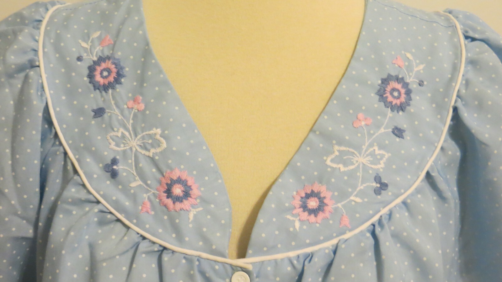 It’s a Charm Housedress Robe Vintage Look Womens M/L Blue White Dots Floral Snap