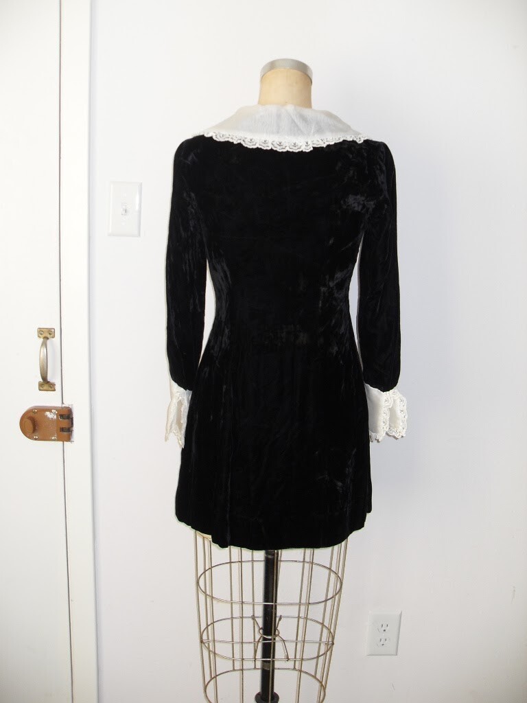 Black Velvet White Collar Cuffs Large Crystal Buttons Mini GoGo Retro VTG 1960’s
