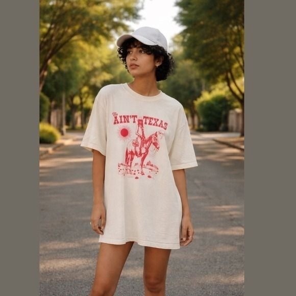 Vintage Western Retro Graphic Tee,This Aint Texas NWOT Sz Med, Ivory/Tomato Red