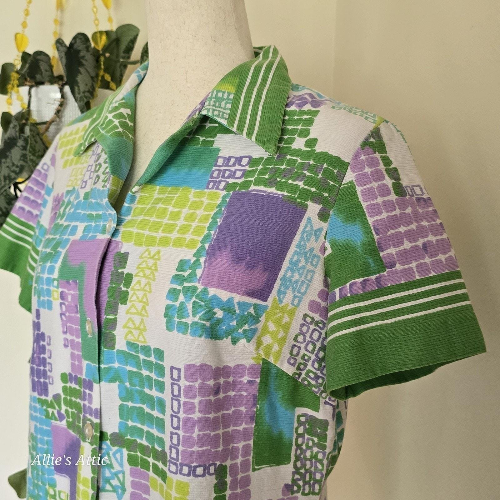 70s Vtg Button Short Sleeve Polyester Geometric Green Purple Dagger Collar Shirt