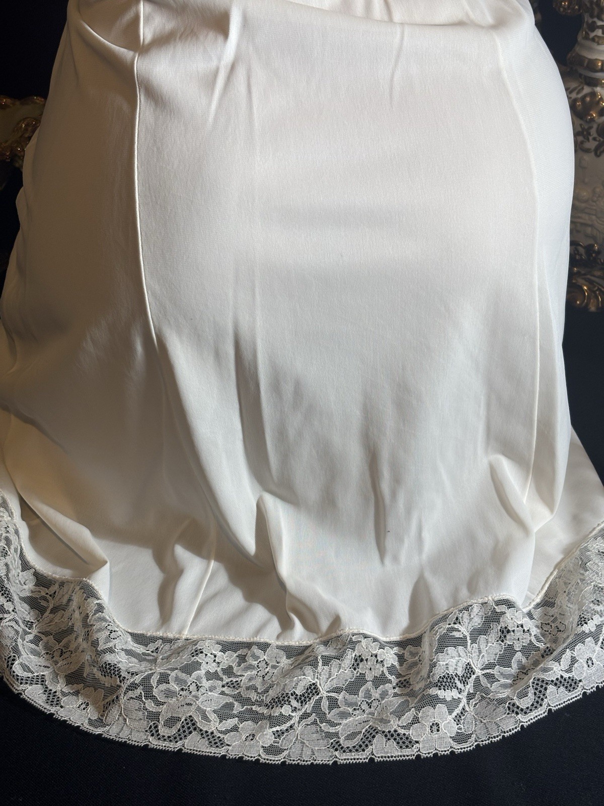 Vtg SILKY SOFT SLIP GOWN CHANTILLY LACE NIGHTGOWN Negligee WOMAN SLIP