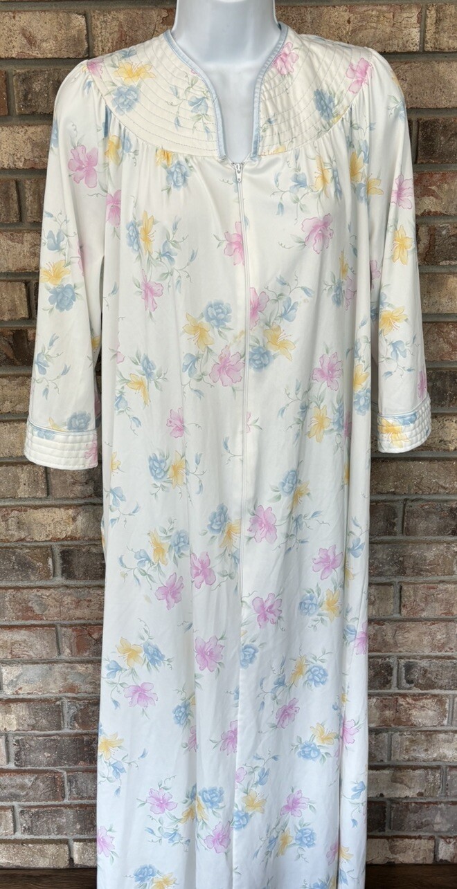 Vintage Carriage Court robe nightgown Day Dress Mumu Floral Zip Up Large
