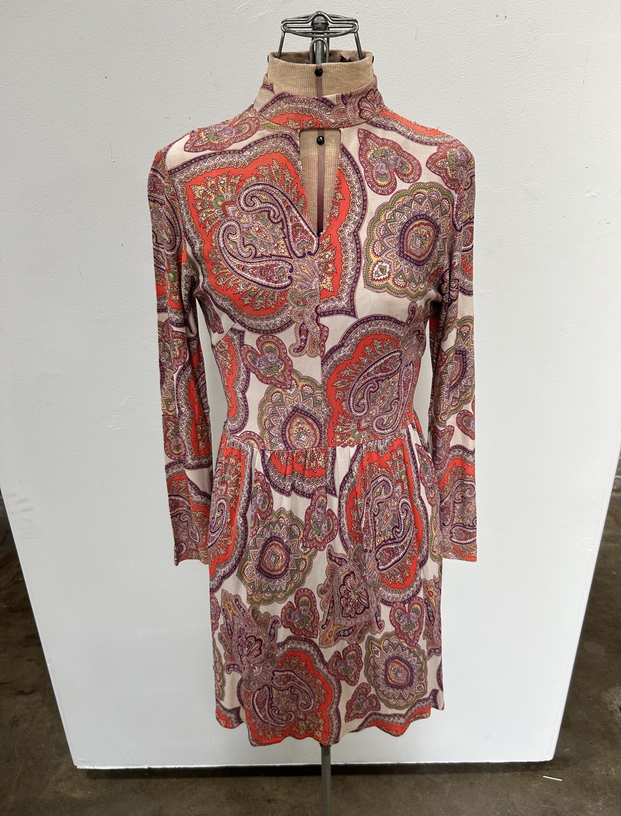 Vintage 60s/70s Handmade Paisley Long Sleeve Dress w Keyhole Neckline Size XS