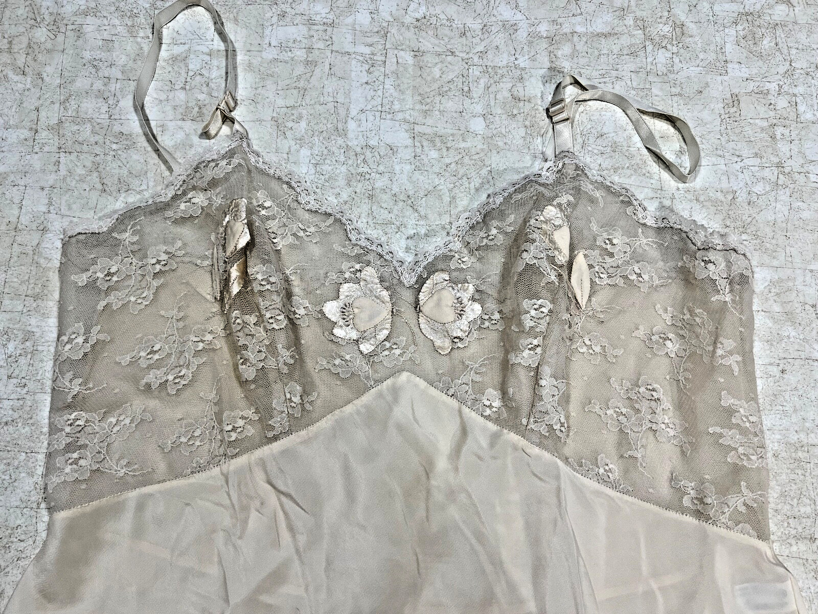 Corhan VINTAGE Blush Lace & Hand Embroidered Full Slip Size 36 T15-2