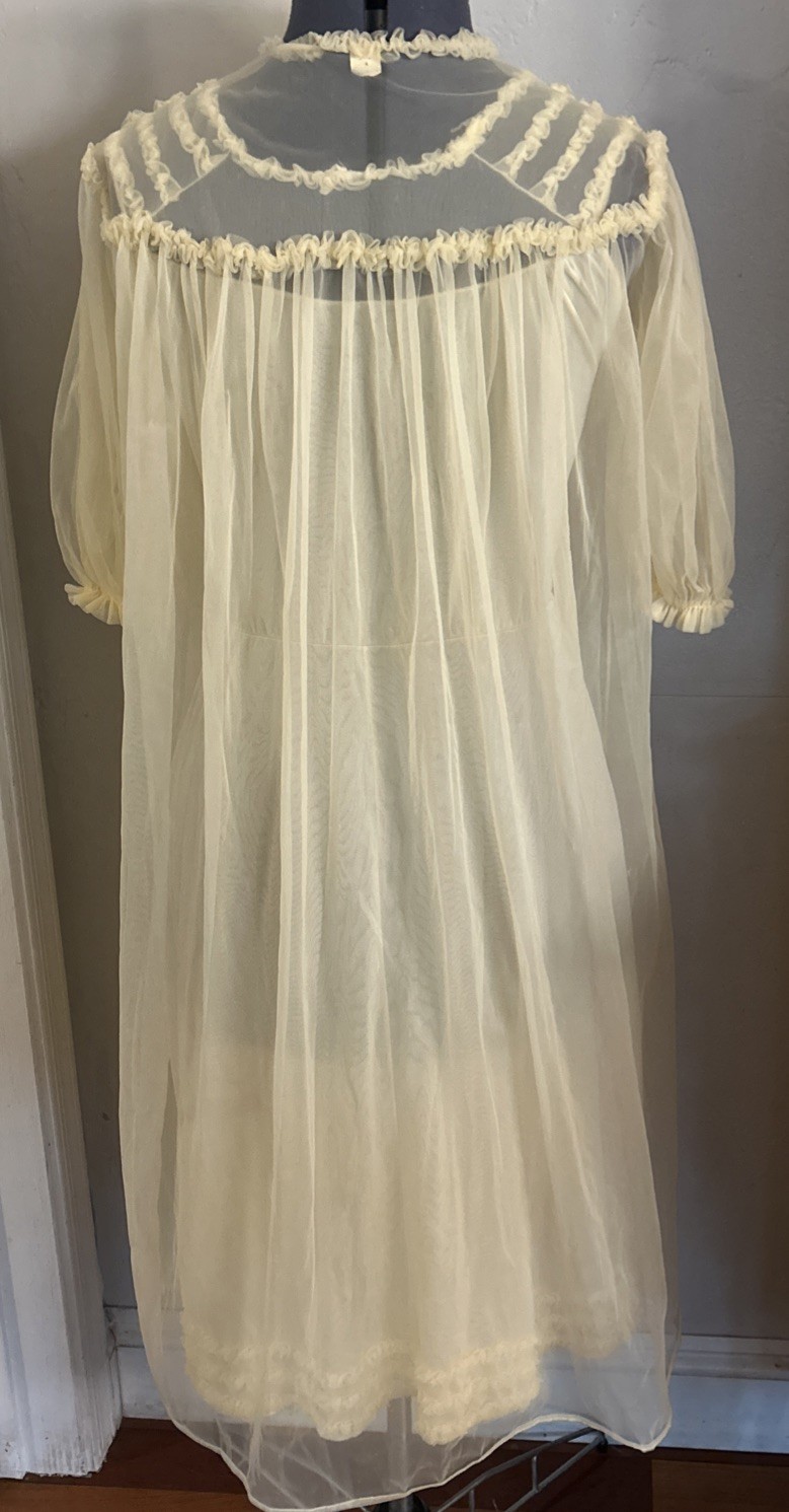 VTG CHIC LINGERIE Yellow Nightgown and Robe Peignoir NYLON USA SZ Med