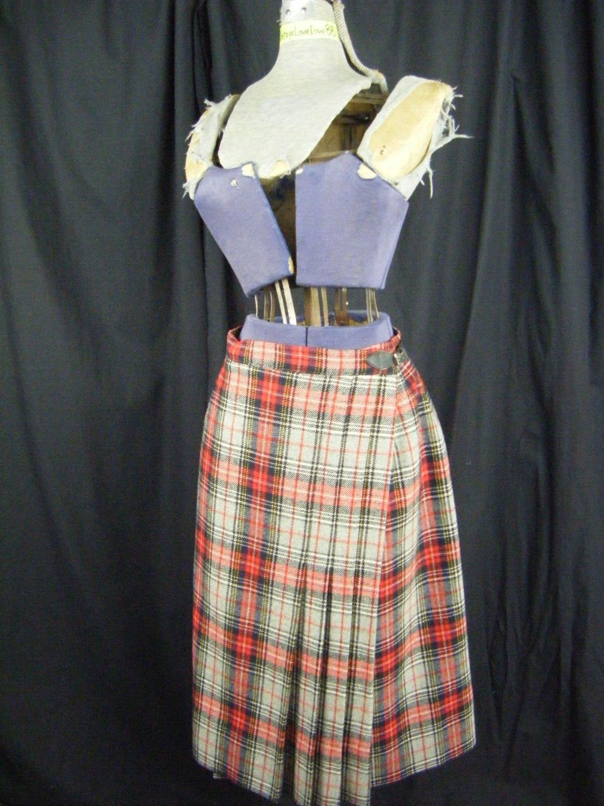 THE VILLAGER Vtg 70s Red Black Plaid Wool Blended Wrap Skirt-Waist 28″