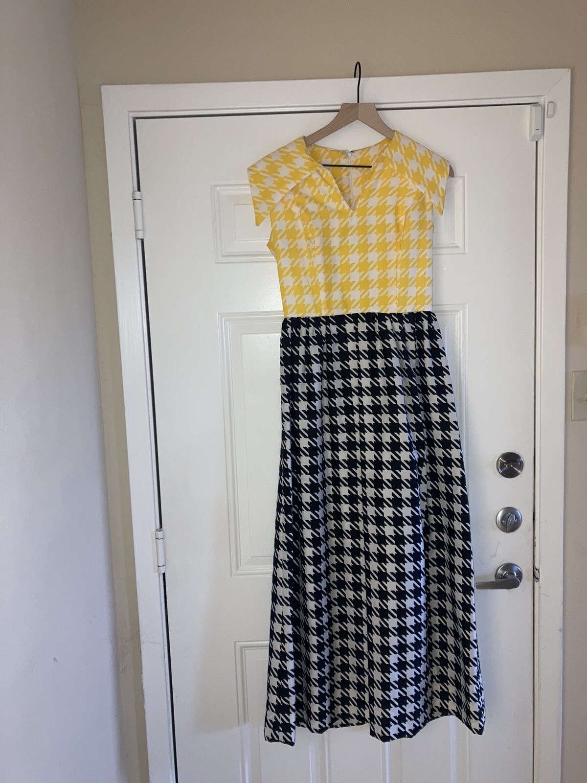1970s Vintage Houndstooth Julie Miller Maxi Dress Of California (Fits Like sz 4)