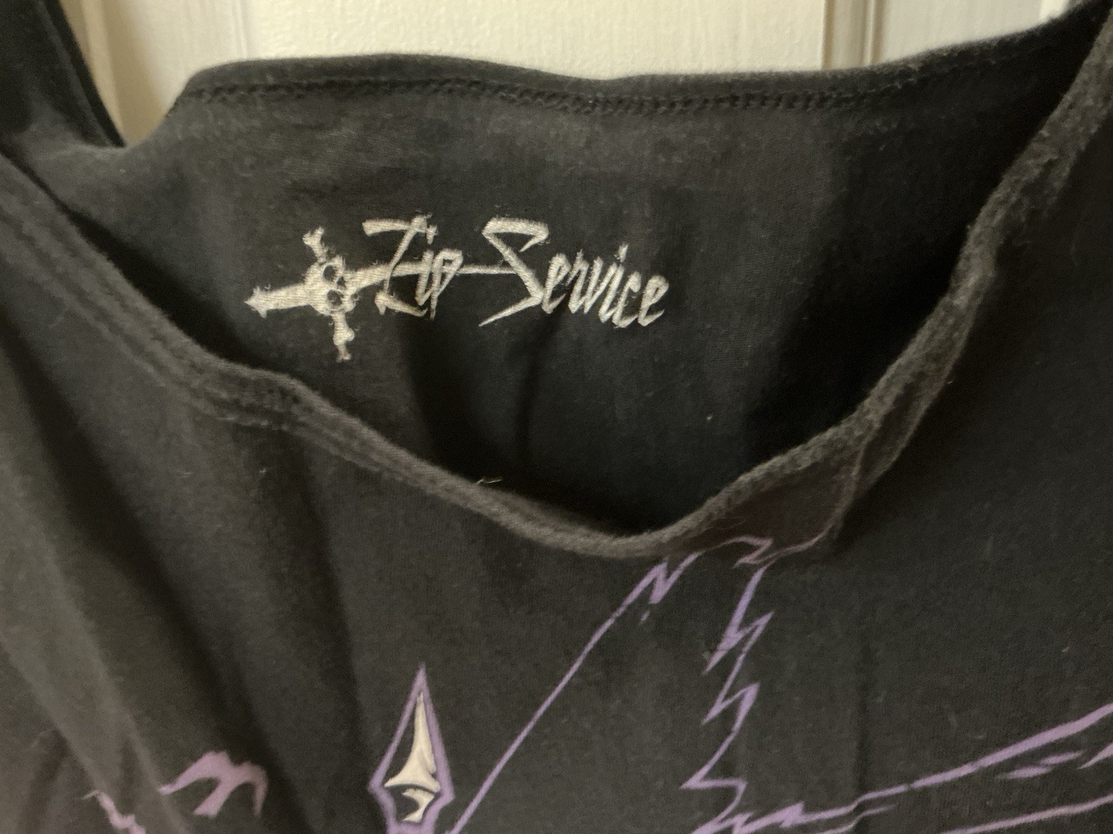 Vintage Rare Y2K Woman’s Lip Service World Tour Skull, Raven, Roses Stud Shirt