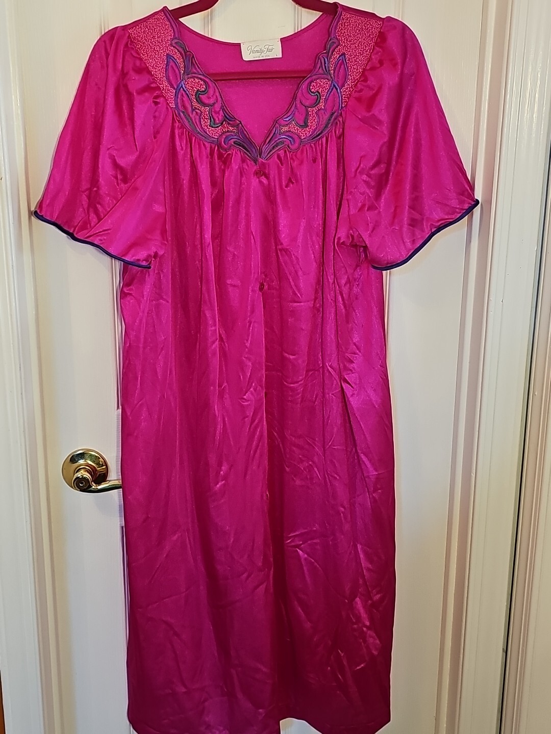 Vintge Vanity Fair Large Fuscia Nylon Embroidered Robe House Coat Loungewear