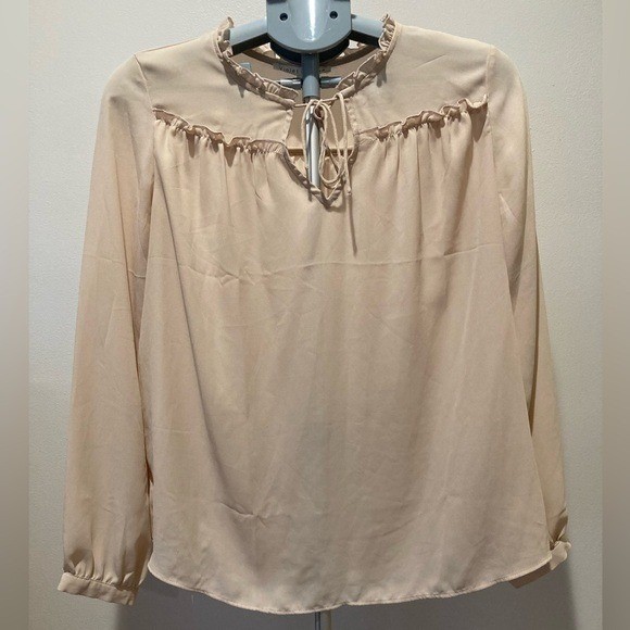 Violet + Claire Flowy Cream Peasant Blouse Ruffles Elegant Romantic Renaissance