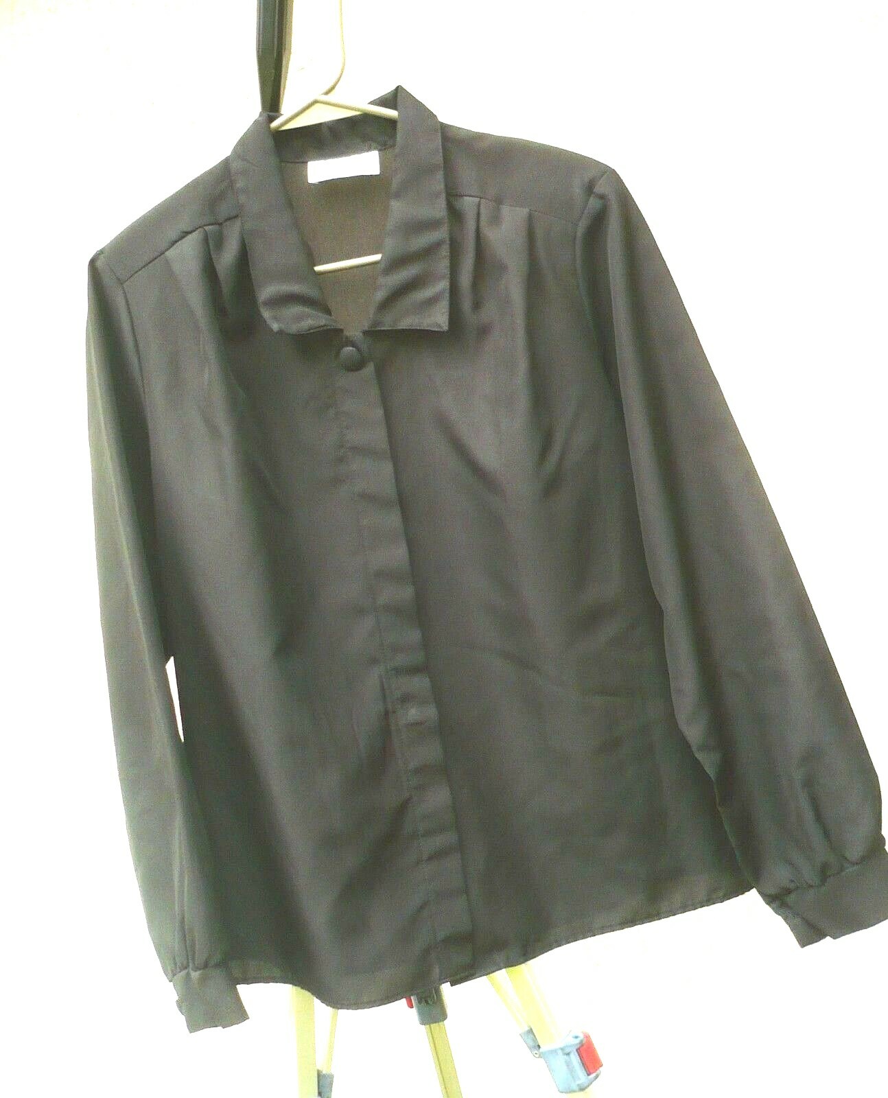 VTG 80S JOANNA M SOLID BLACK HIDDEN BUTTON DOWN LS SILKY POLY BLOUSE SHIRT WOMEN