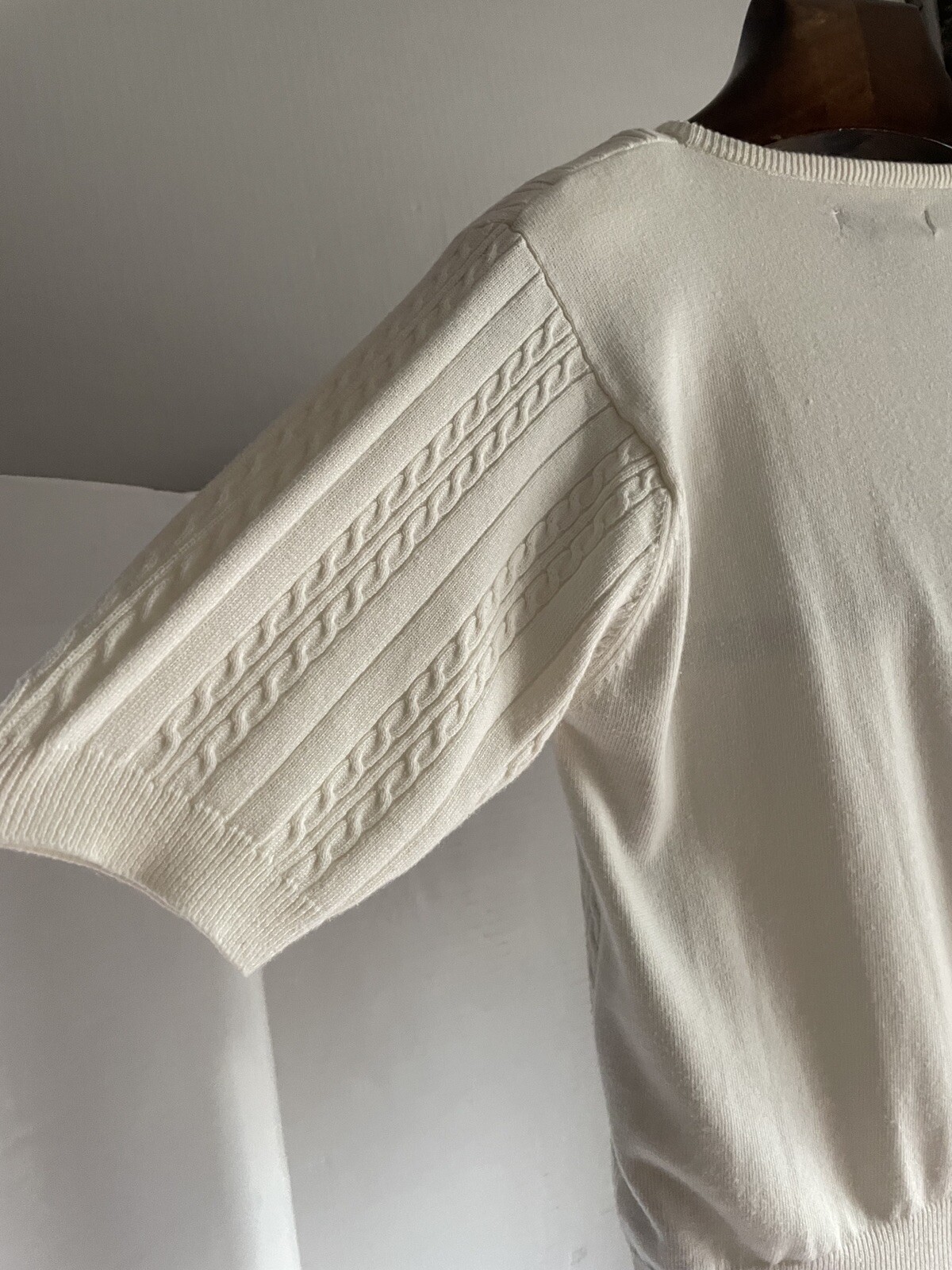 Vintage Yarnworks Sweater Med Cable Knit Shoulder Pads Short Sleeves Cream*