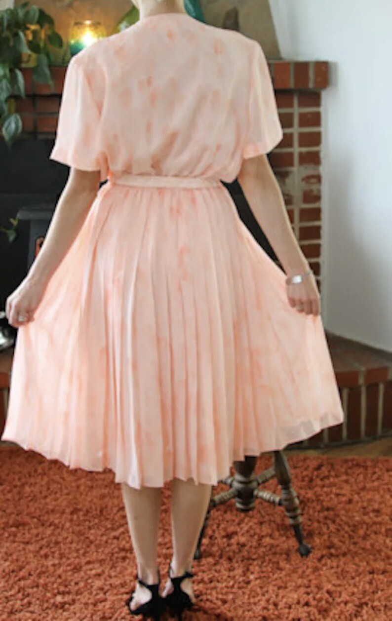 Vintage 1980s Rouie Blouson Smock Dress with Belt Size 12 Peach Chiffon Modest L