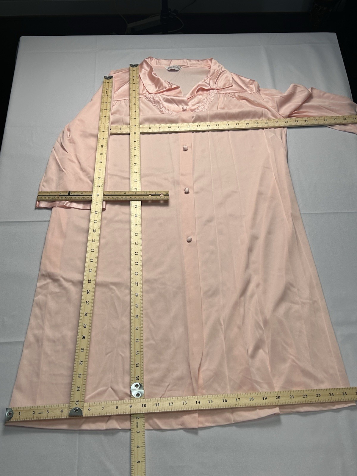 Vintage Vanity Fair Pink Nylon Robe Sz M Silky Loungewear Feminine Classic