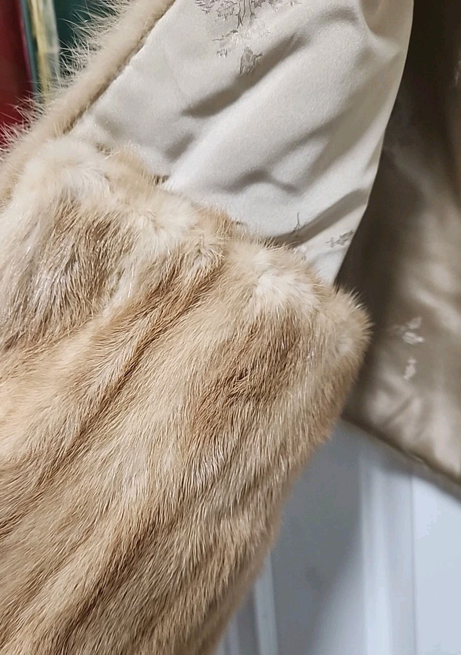 Vintage 60’s Blonde 2-Way Mink Fur Wrap/Stole ~ Satin Lined Pockets ~ One Size