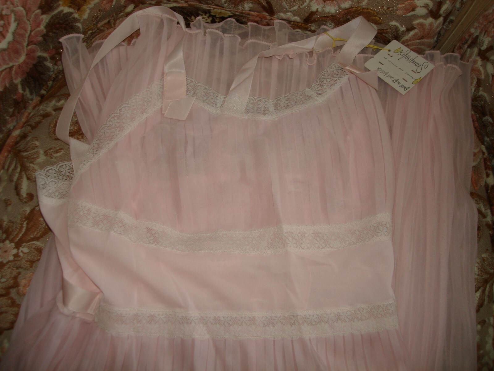 Vtg Beautiful 50’s Seamprufe Pink Nylon Lace Harmony Pleated Sheer Night Slip 34