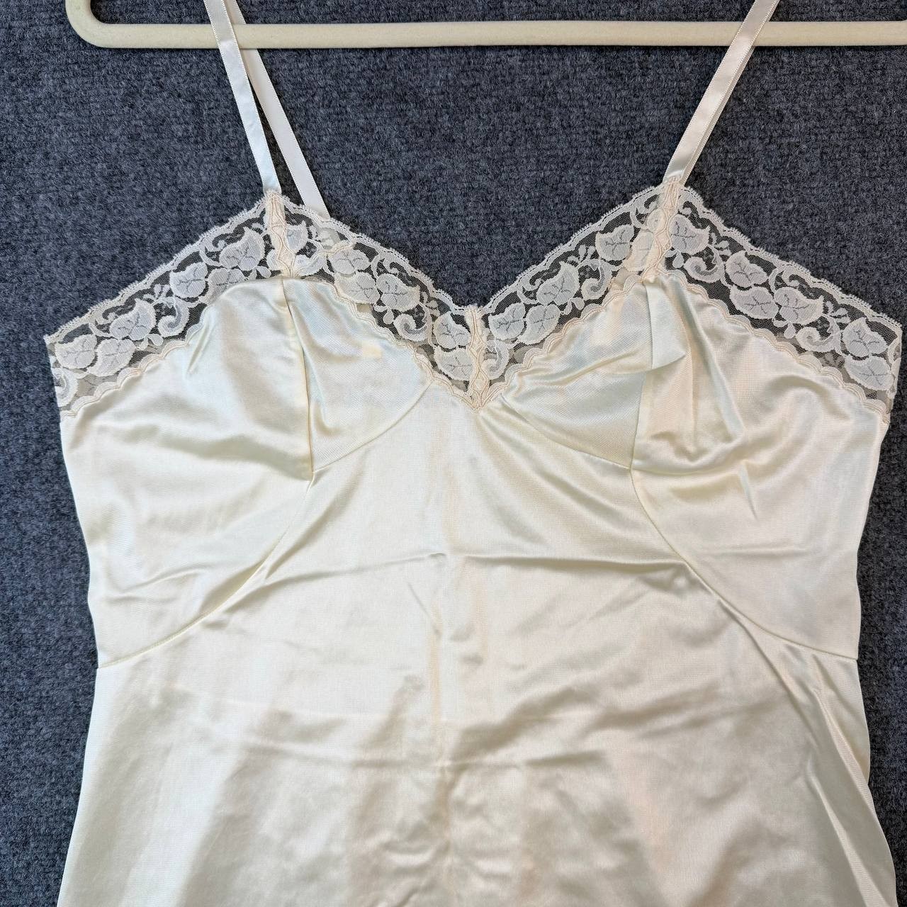 Vintage VENTURA Ivory Nylon Slip Nightgown Lace Trim Adjustable Straps 40”