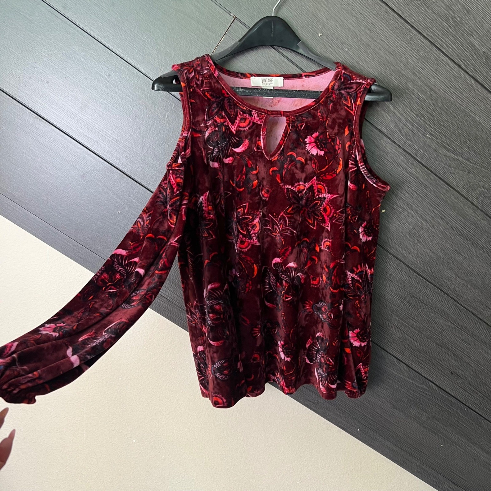 Vintage America Blues Women Floral Velvet Burnout Cold Shoulder Top Medium BOHO