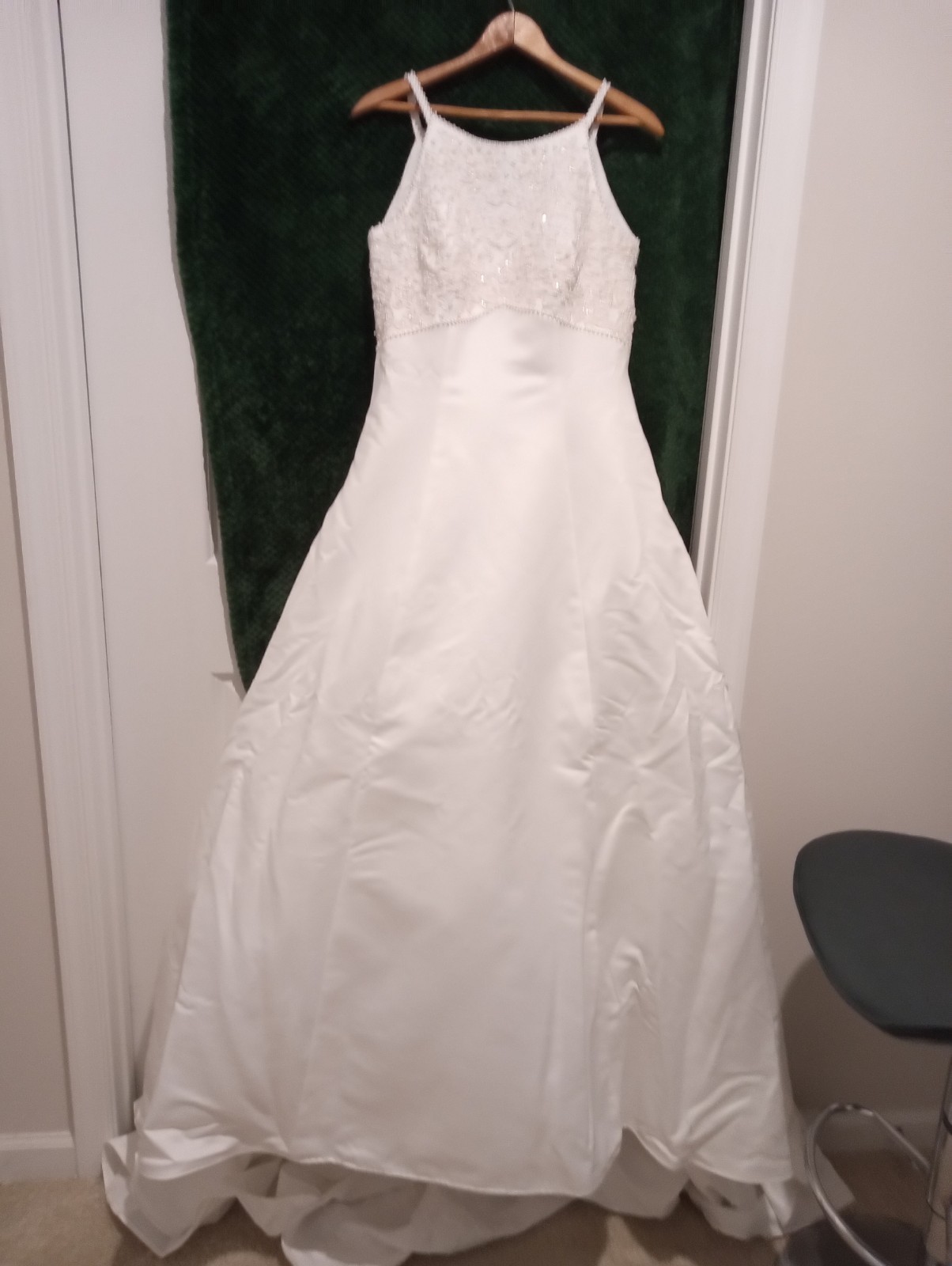 Michael Angelo, BRIGHT WHITE Pearl&Lace wedding Dress &free veil, size 14.