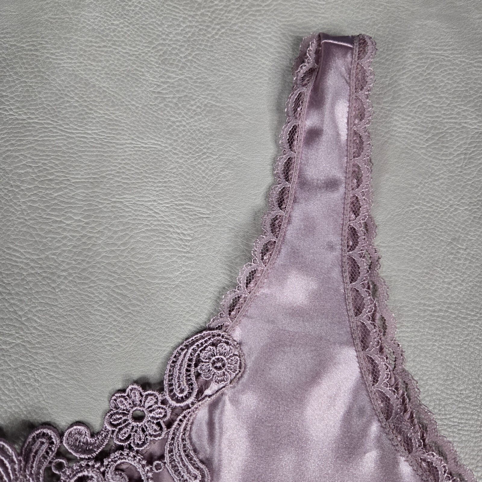 Cinema Etoile Satin Cami Top Lace Embellished Lavender Purple Slip Size Small