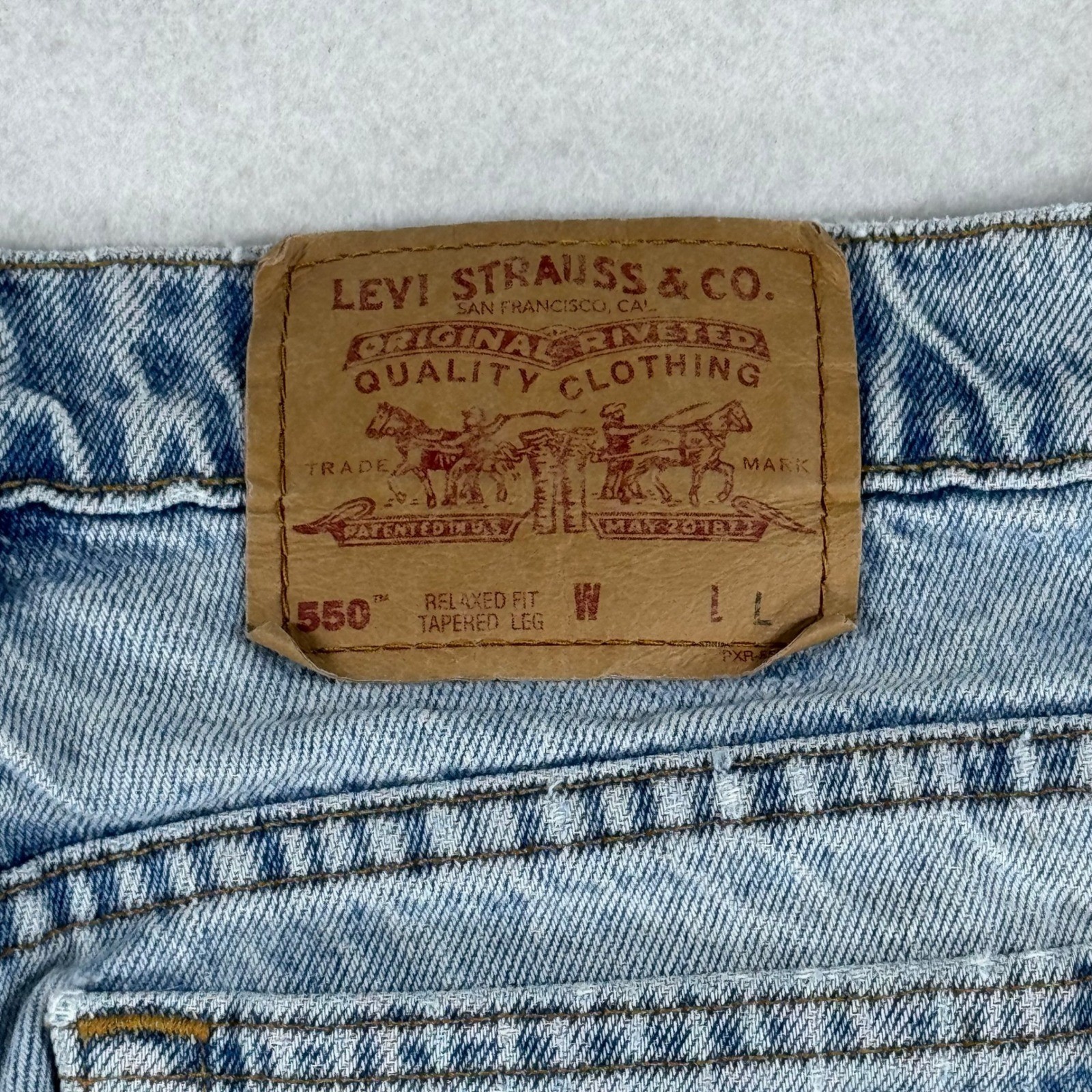 Vintage Levis 550 Relaxed Fit Tapered Leg Jeans Light Wash Denim 15 LNG Canada