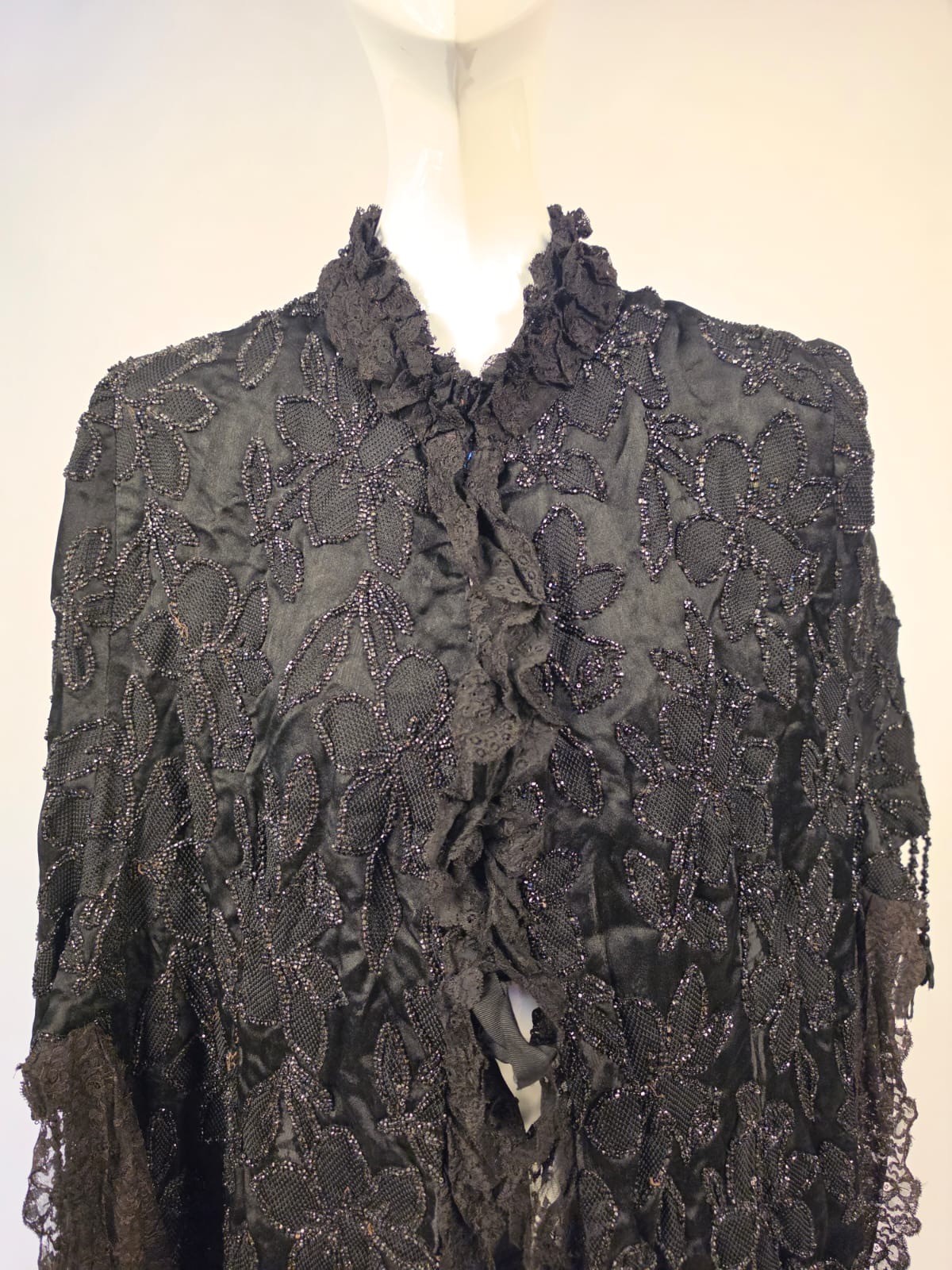 VICTORIAN 1870’S BLACK FLORAL SILK BUSTLE BACK CAPE W JET BEADING + LACE TRIM