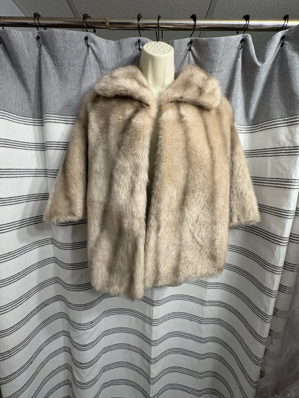 Vintage Regina Glenara By Glenoit Faux Fur Cape. Brown. Excellent Condition