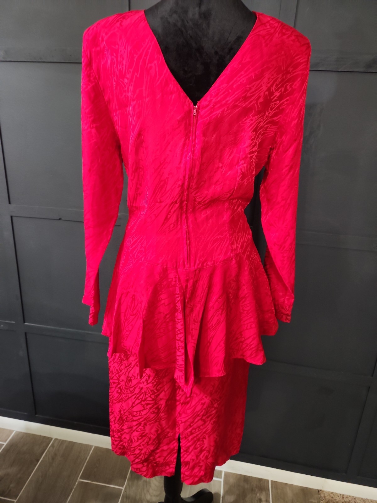 Vintage Ambria Dress 100% Silk Size 6 Peplum Zipper Back Long Sleeves V Back