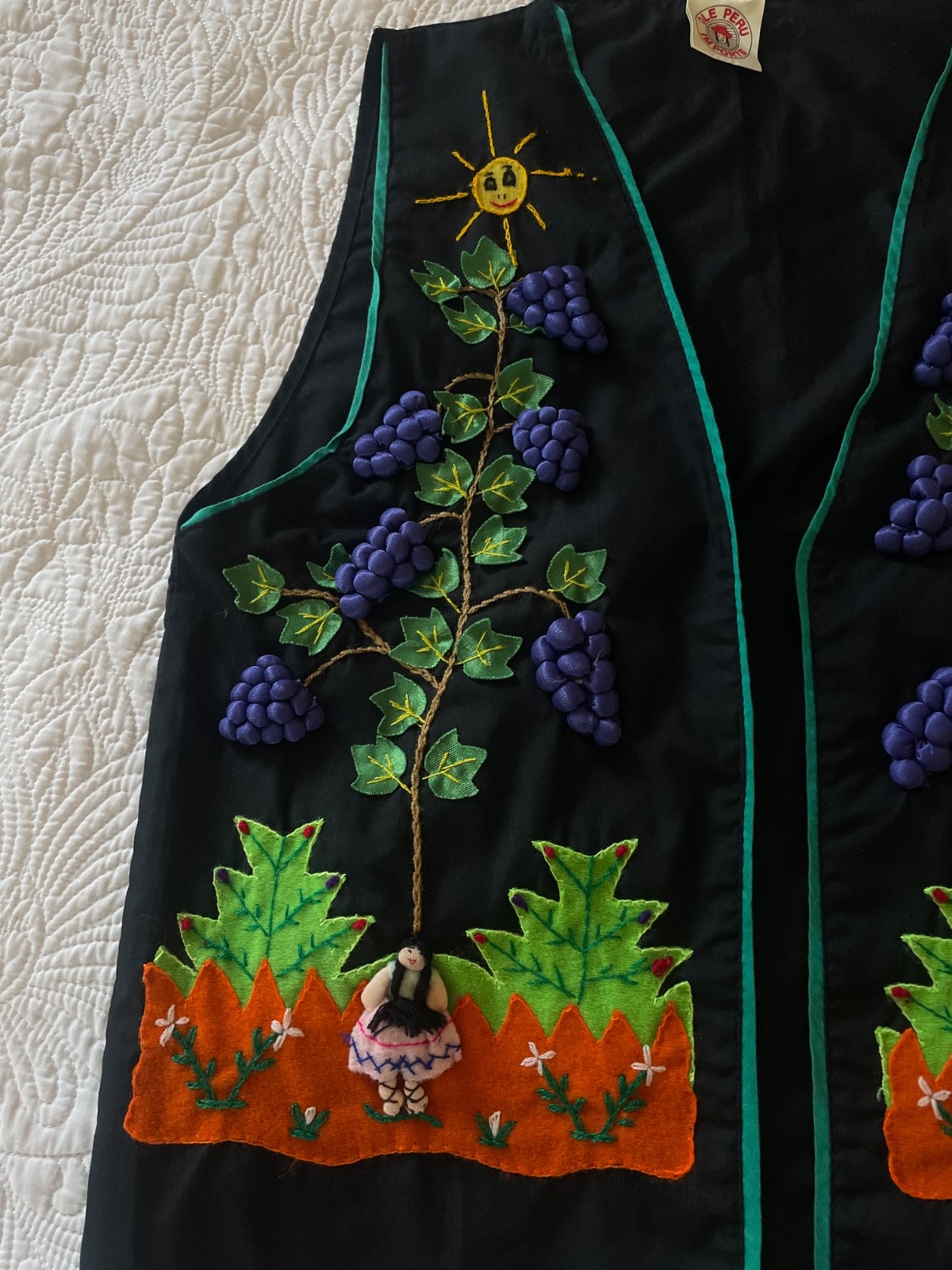 Vintage womens GRAPE VINE 3-D wine Vest Folk Art Ole Peru Imports black S M L os
