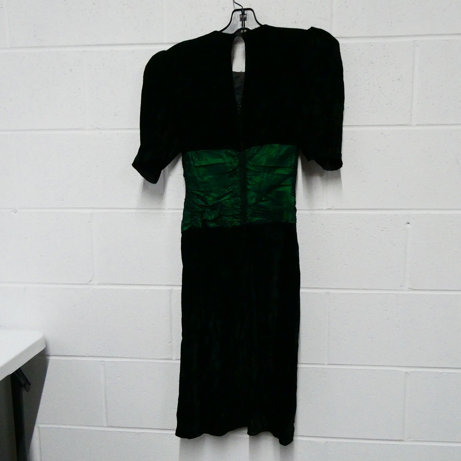 Vintage Nancy Bracoloni For Nilani Nites Crushed Velvet Green Evening Gown Dress