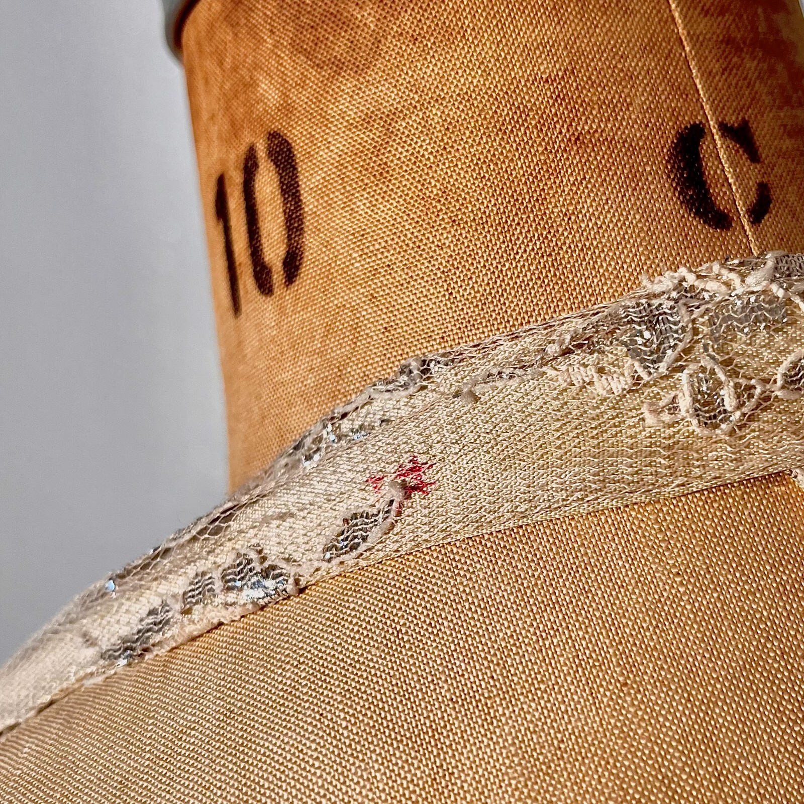 Vintage Zum Zum by Niki Livas Halter Neck Champagne Metallic Lace Dress Size 3/4