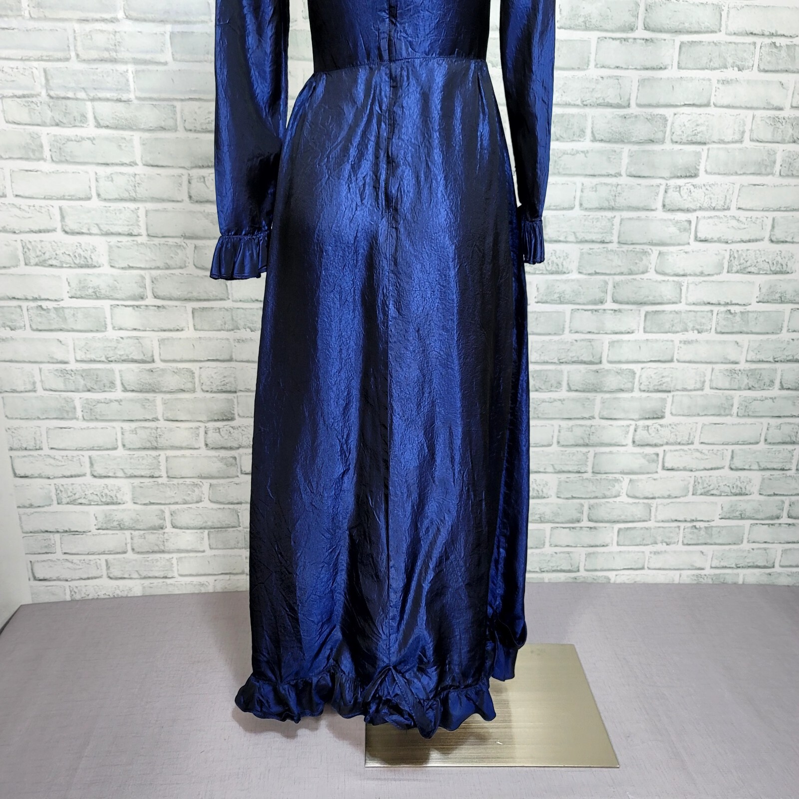 Vintage 70s Dan Leslie Womens S Midnight Blue Crushed Taffeta Ruffles Maxi Gown