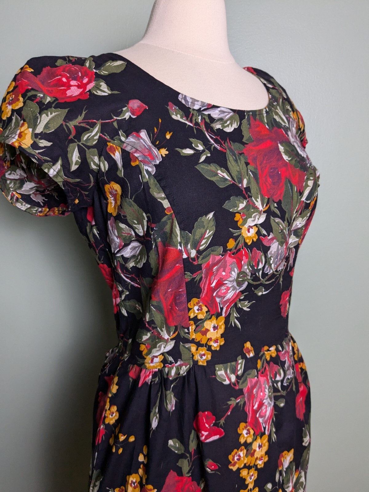 Vintage 80s Does 50s Rose Print Cotton Wiggle Dress Hepburn Button Down Back