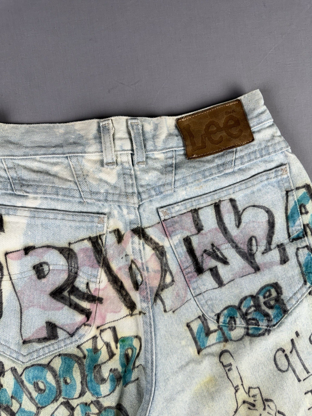 90’s VINTAGE Lee Riders Senior Denim Shorts Size 9 Women Hand Drawn RARE