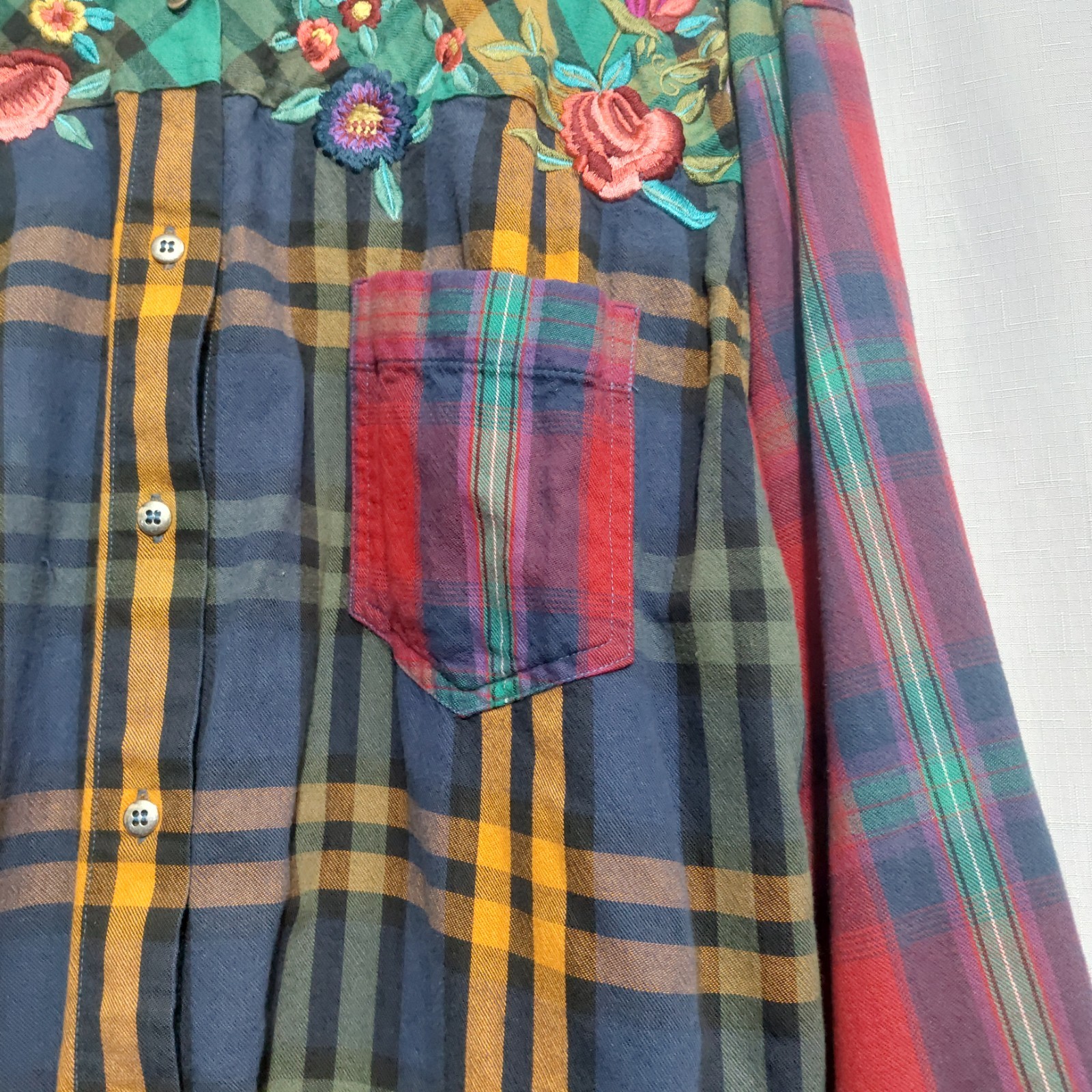 QPS Missy XL Western Mixed Plaid Floral Embroidery Button Down Flannel Pocket