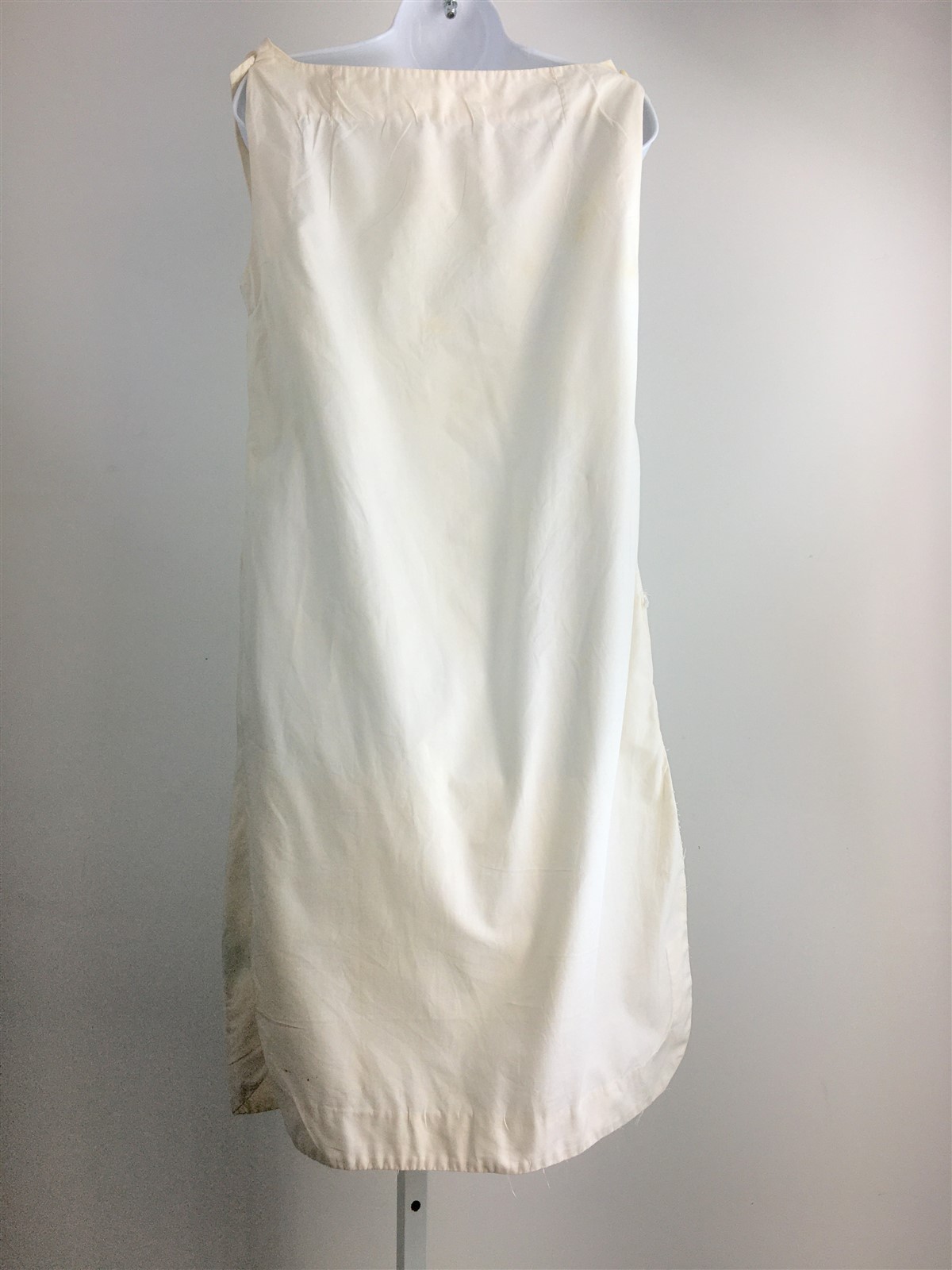 Vintage Dress 1960’s White Cotton Sheath Embroidered Flowers S-M Bust 37″ W 38″