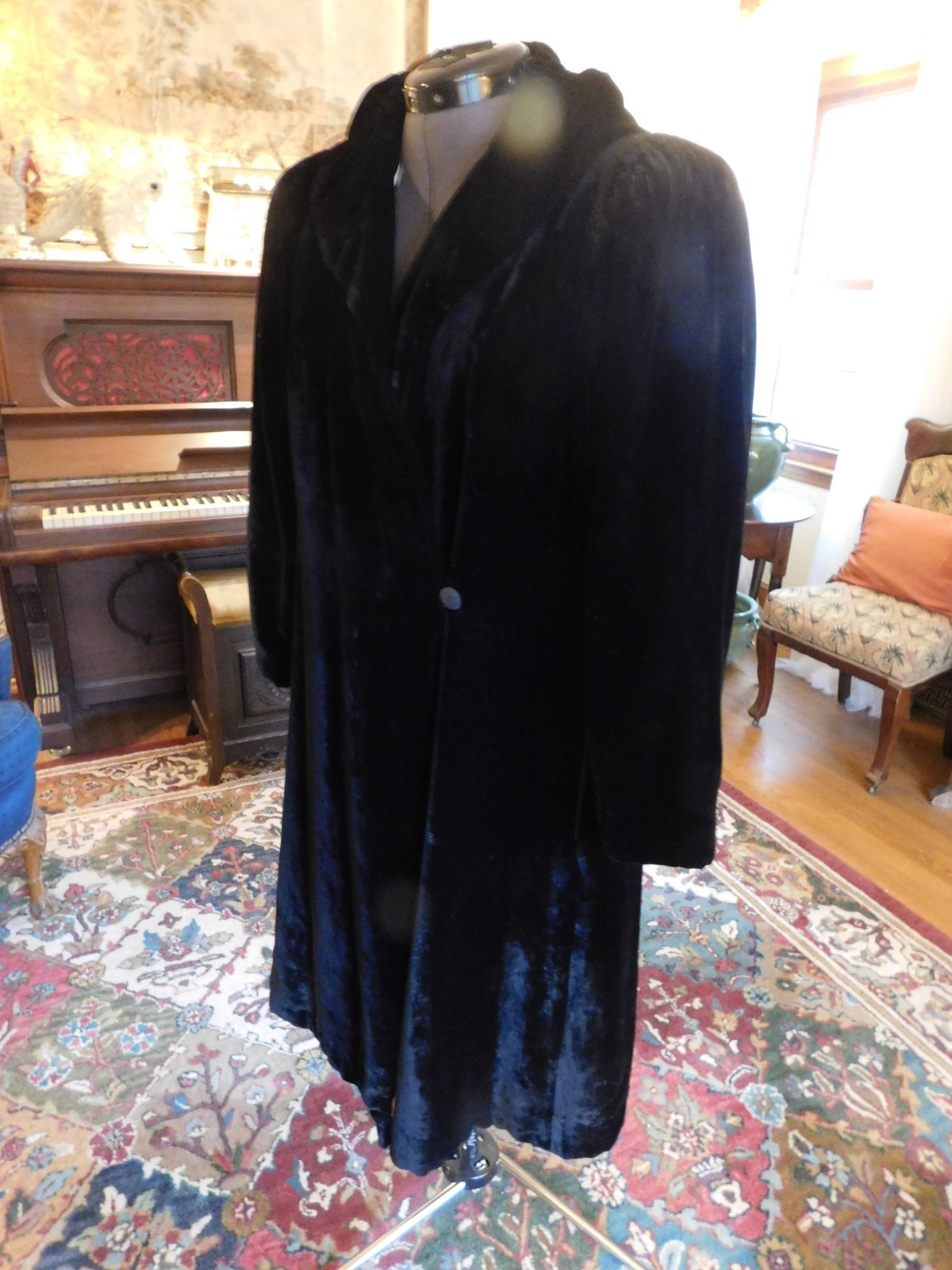 VINTAGE LADIES BLACK VELVET 30’S OPERA COAT S M-L