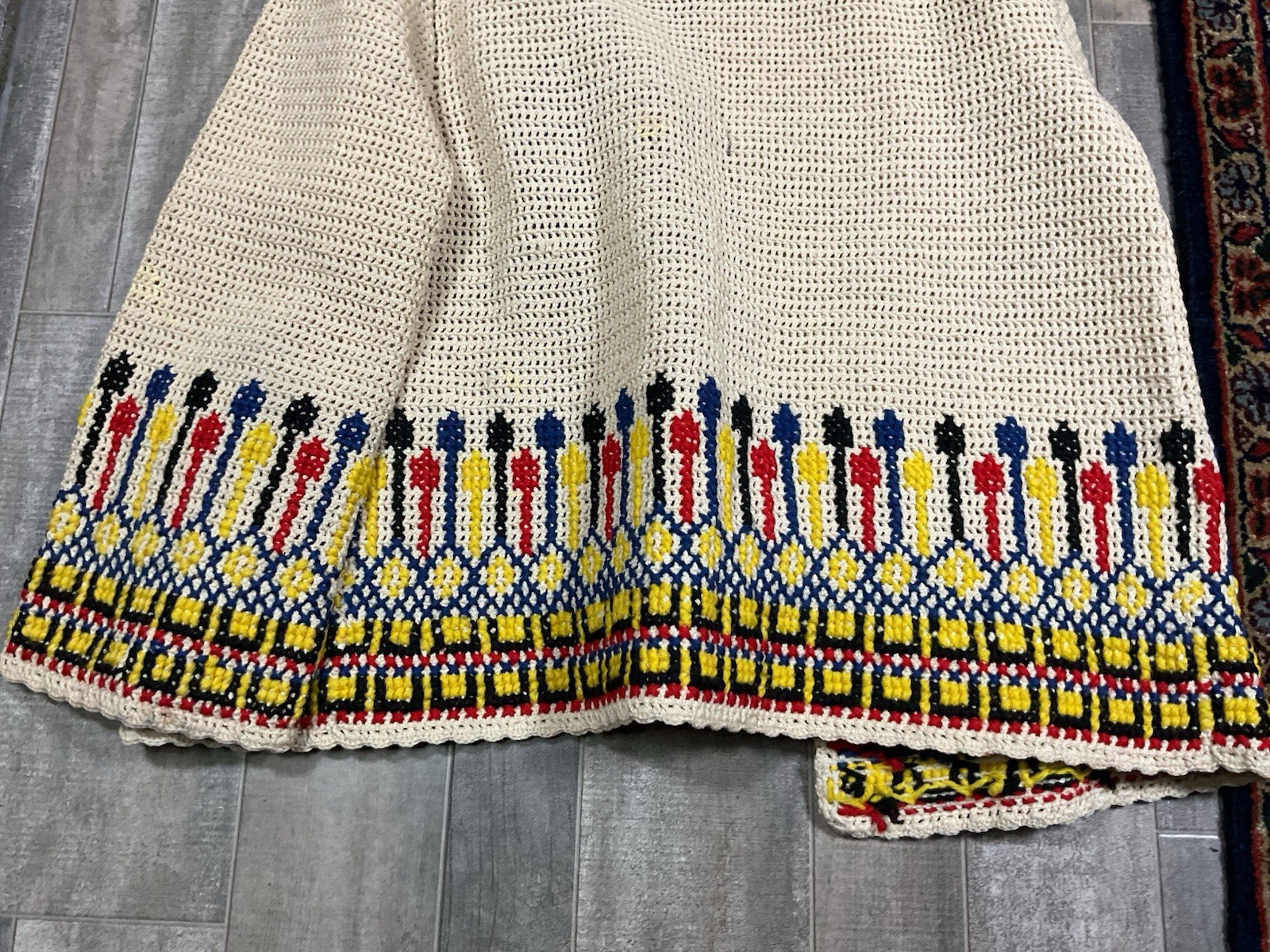 VTG 60s 70s beige MCM Colorful Art Boho Crochet Knit Design Size Small / Medium