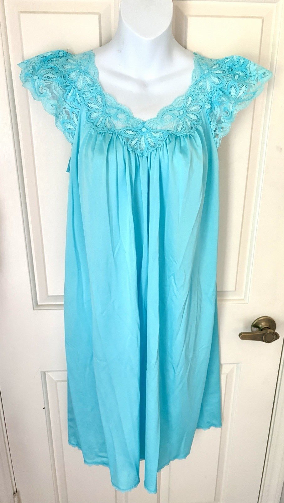 Vtg SHADOWLINE Sz Small Blue Silky Nylon Nightgown w/Lace Detail