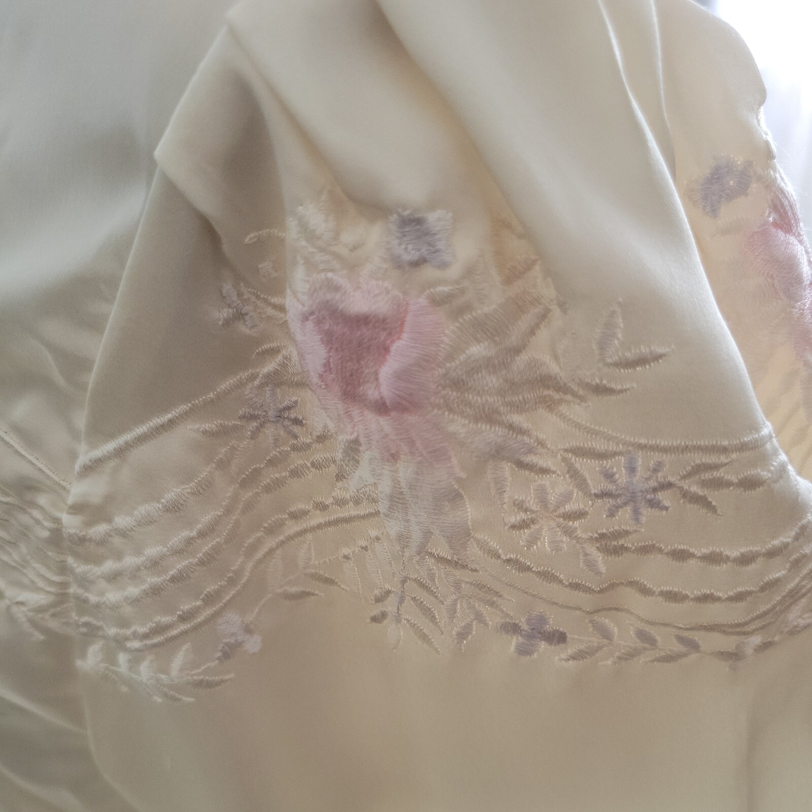 V5g 80s Victorian Blouse puff sleeve high collar embroidery satin