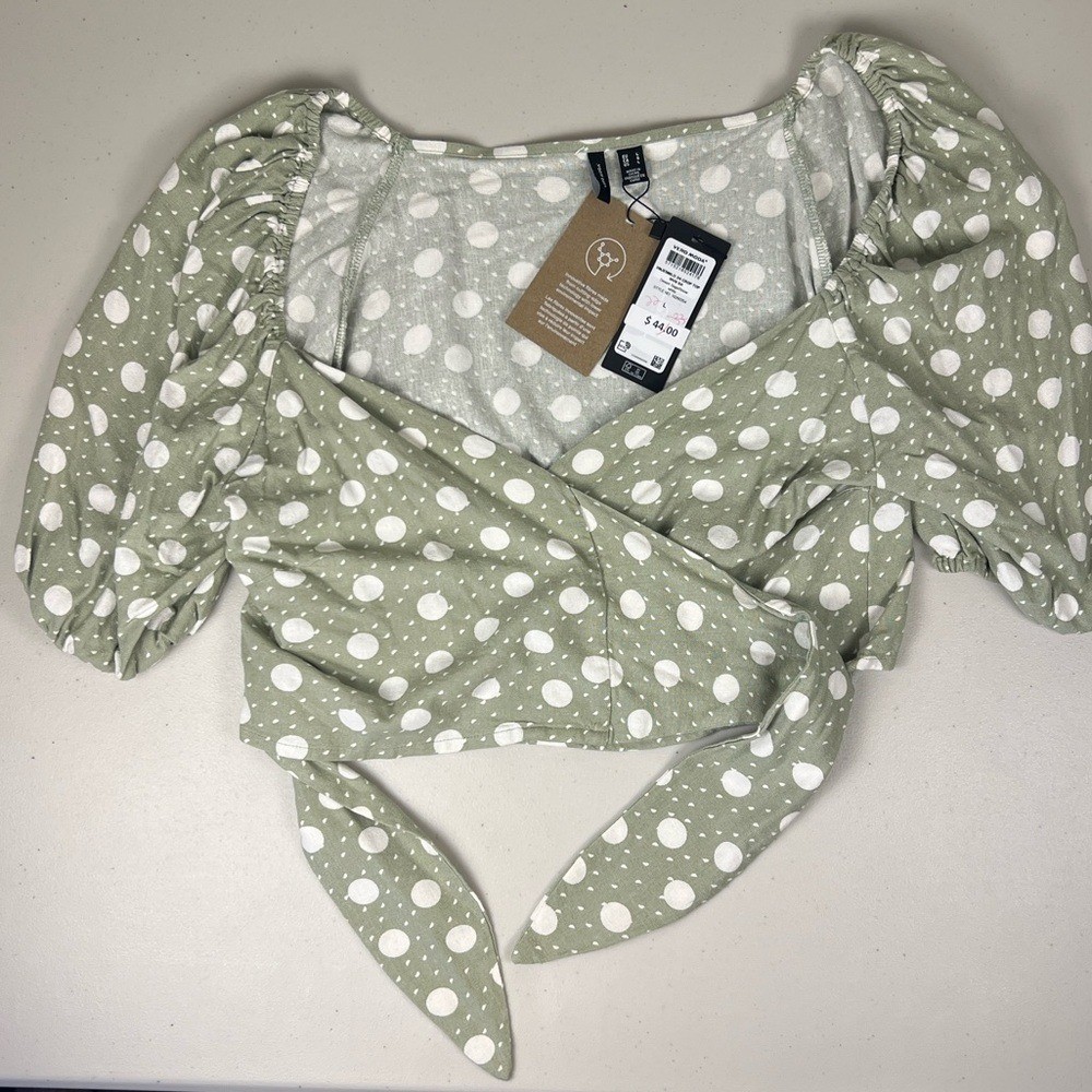 Vera Moda Dessert Sage/Snow crop Top NWT Perfect condition!!