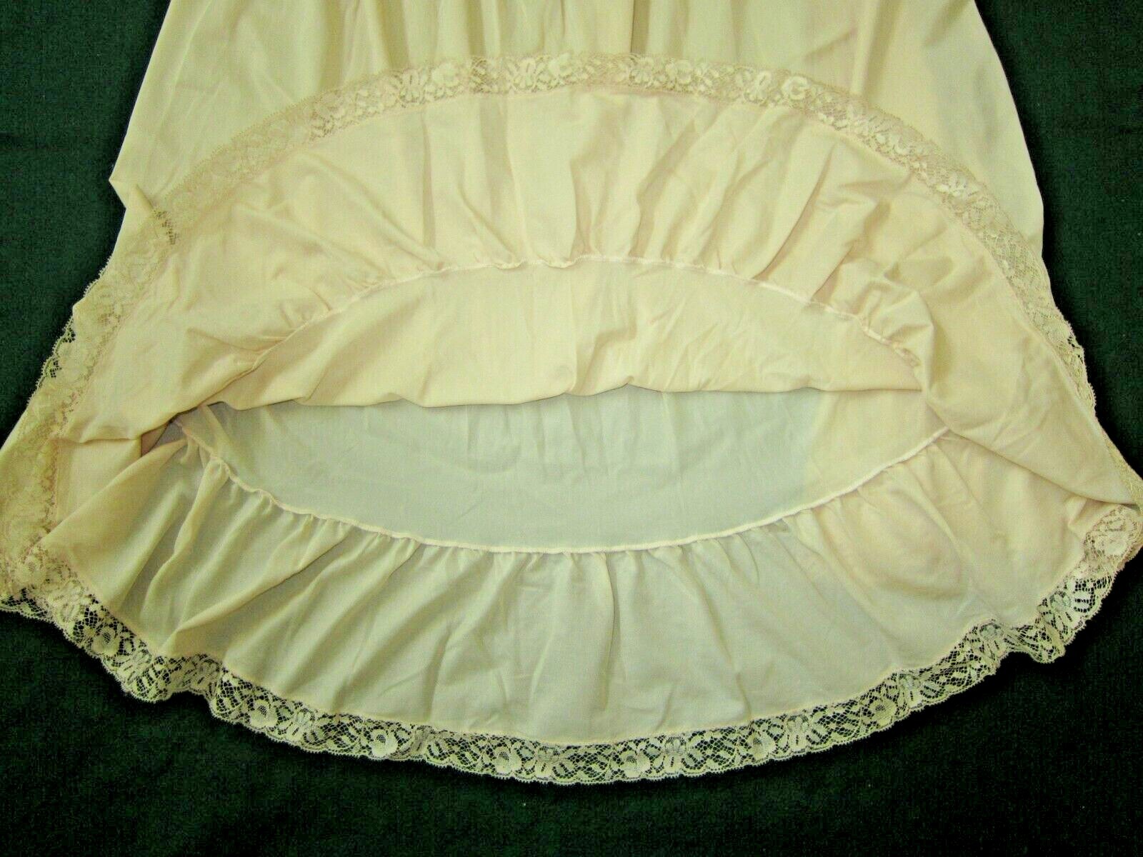 Vintage 70s VANITY FAIR NYLON Floral Lace Ruffle Chiffon Satin Silky Half Slip M