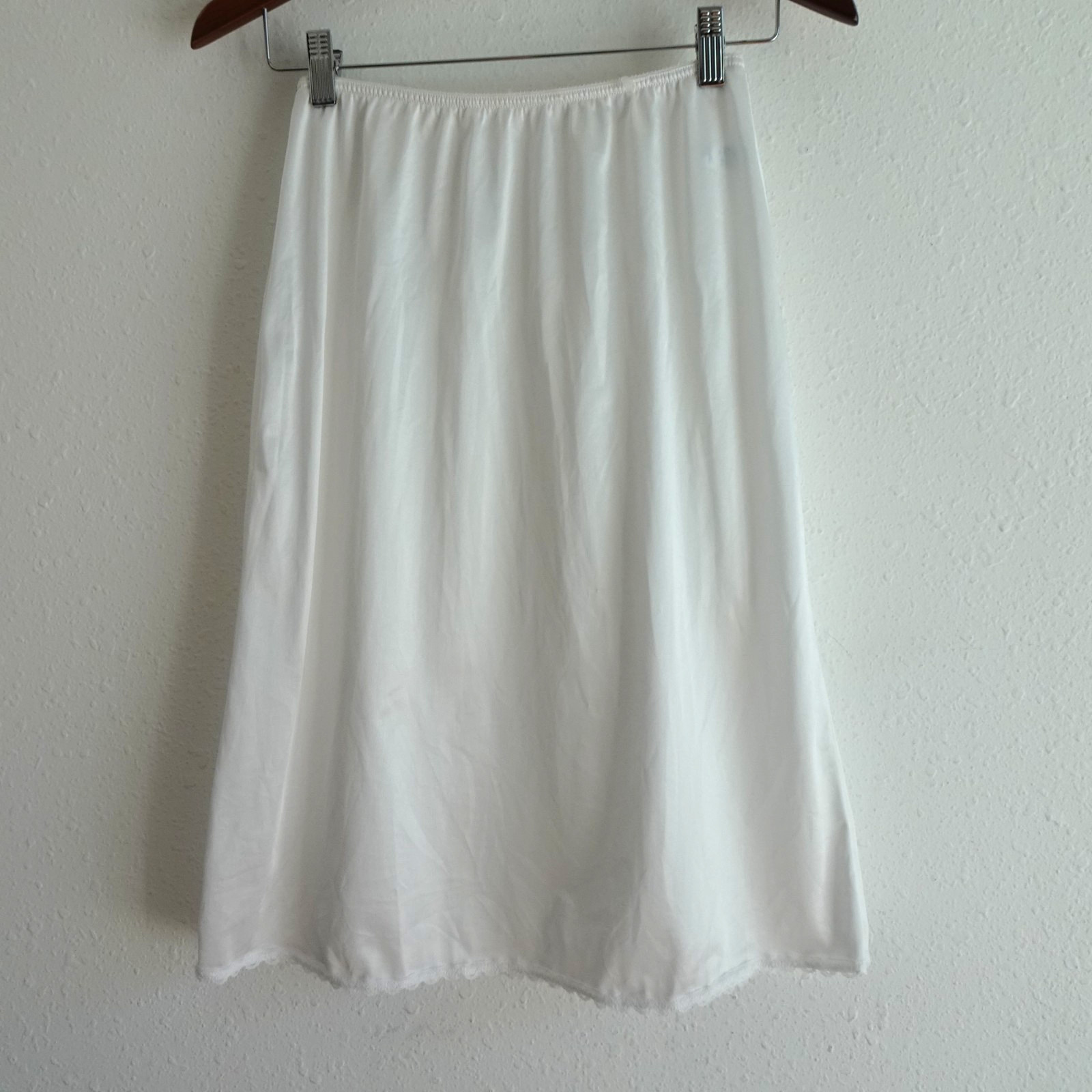 WARNER’S Half Slip Under Skirt White Size M Nylon Lace Trim Y2K Modest 25″ Long