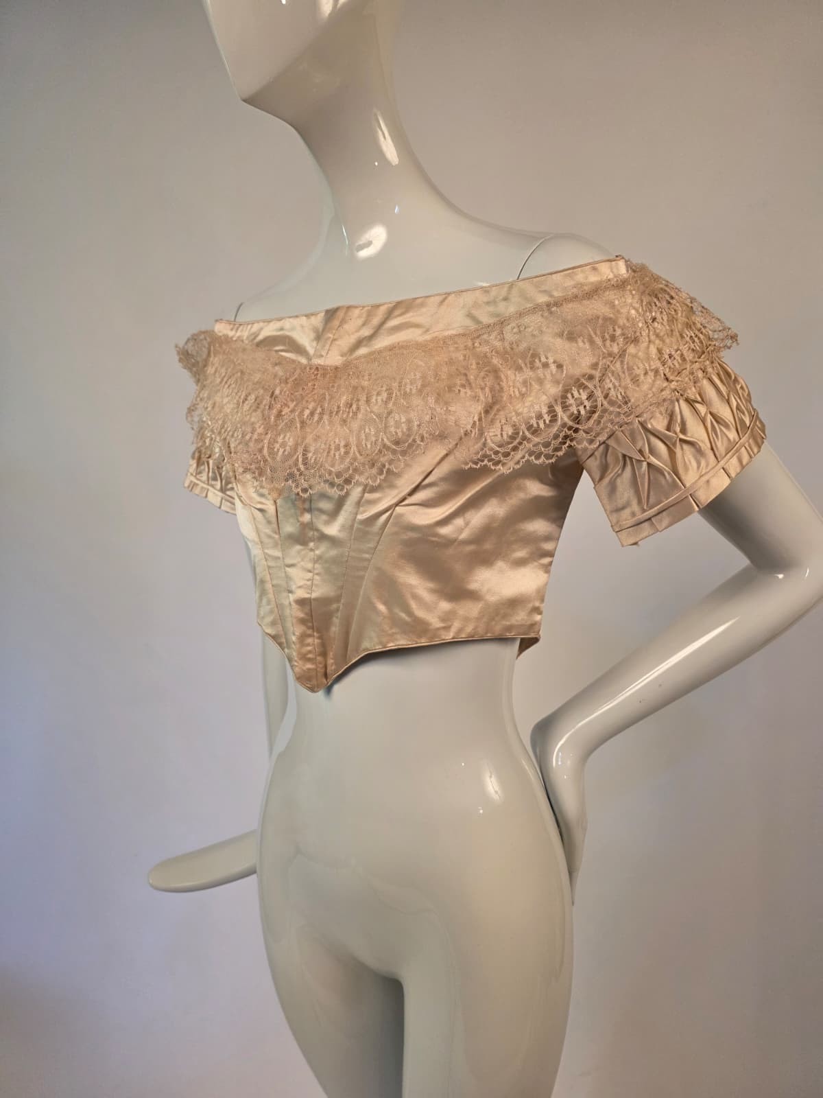 CIVIL WAR 1860’S SILK SATIN WEDDING BALL GOWN BODICE W RUCHING + LACE 