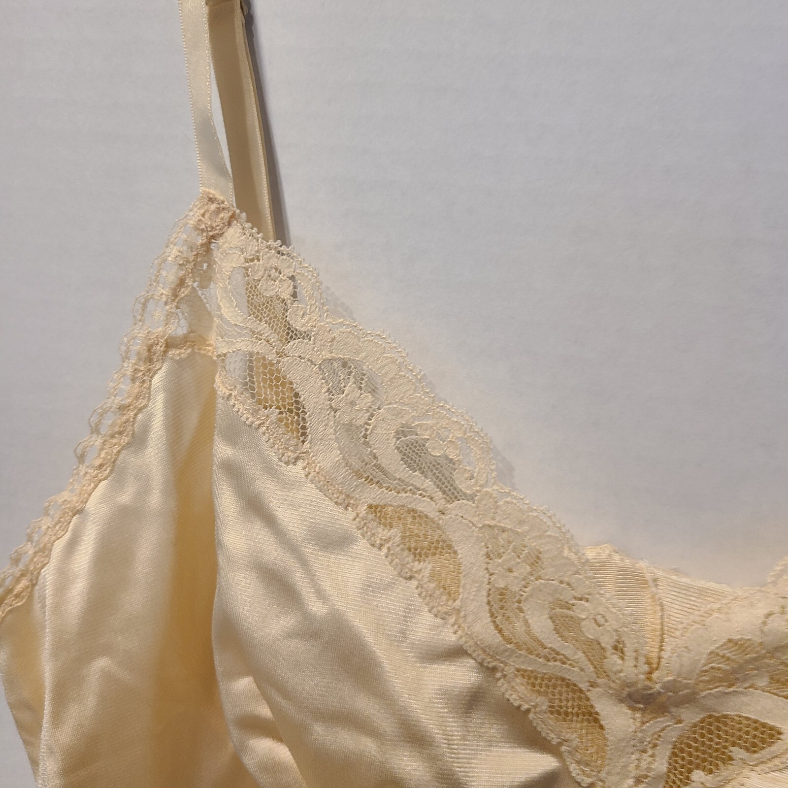 Vanity Fair Womens-Size 36 Nylon Camisole Cami Tank Lace Trim-Nude-Champagne